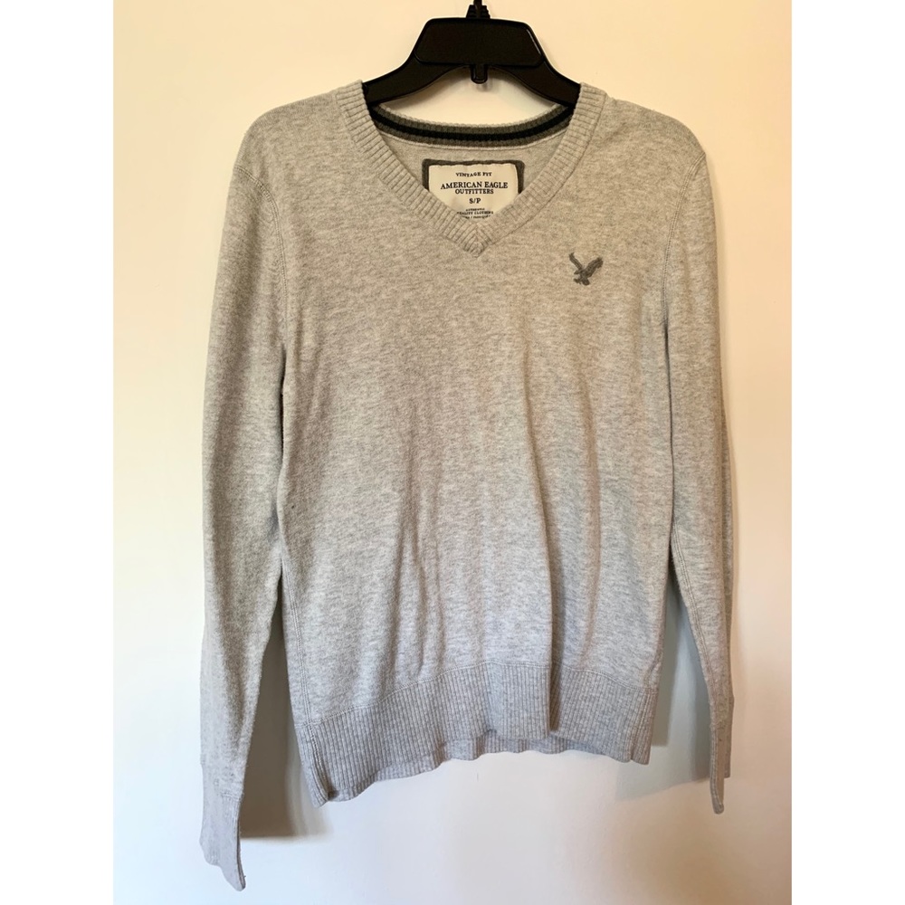 American Eagle gray vneck sweater